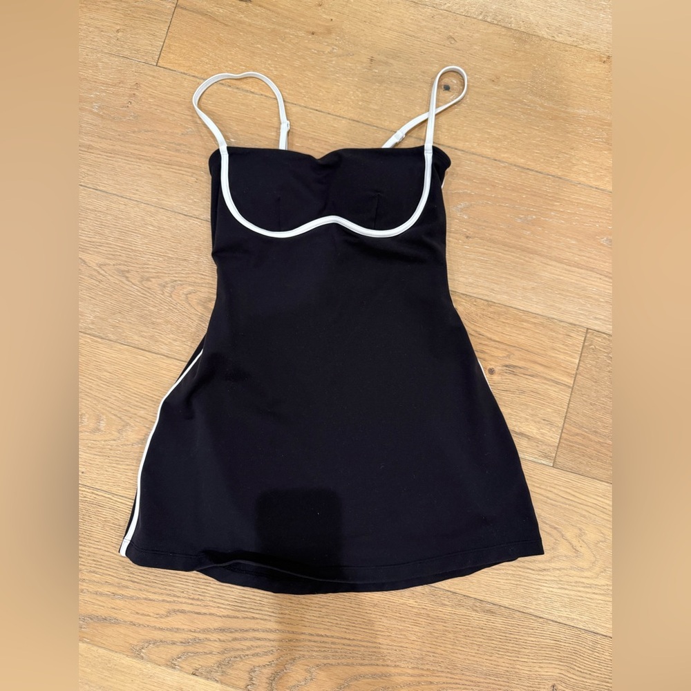 Alo black and white athletic dress